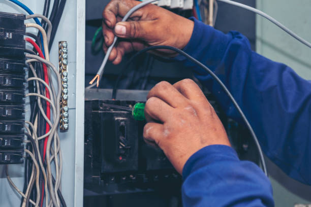 Best Licensed Electrician  in Village Of Oak Creek, AZ